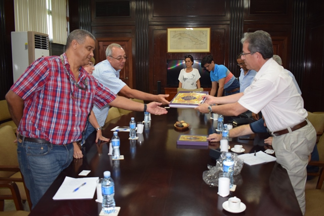 Foto de Visita delegación argelina la Biblioteca Nacional de Cuba 